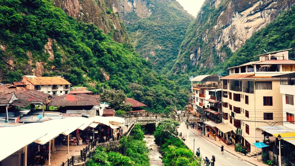 Explore Aguas Calientes The Gateway to Machu Picchu, cusco