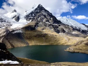 Majestic Glacial Lake and Mountain Peak