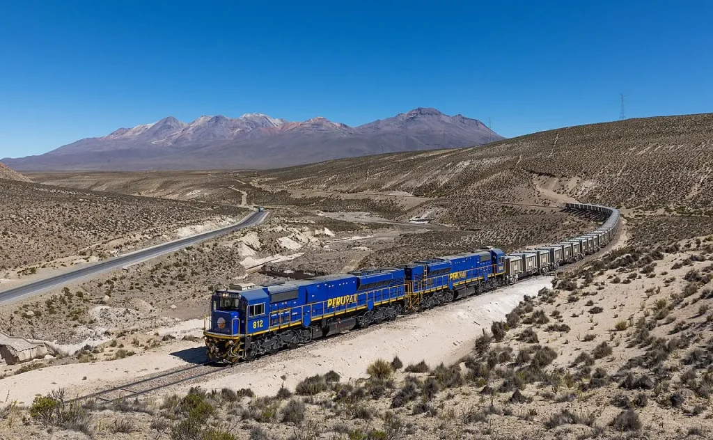 Vistadome vs Expedition Train Machu Picchu