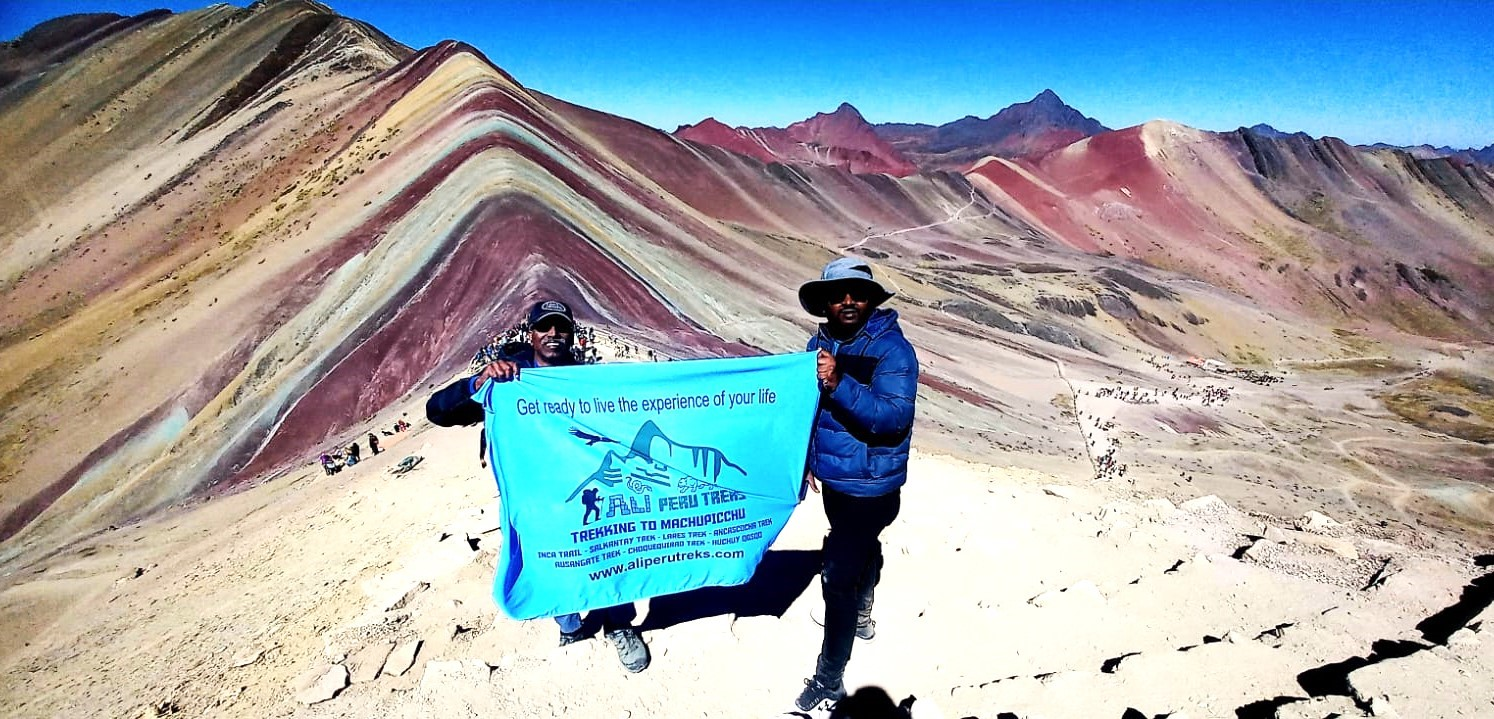 Trail to Vinicunca without crowds on the morning tour